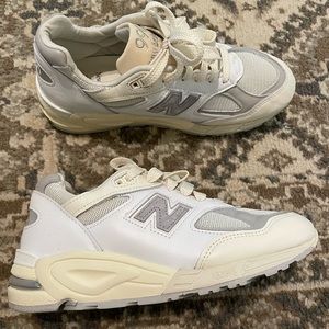 Authentic New Balance 990 v2 in the Sea Salt w/ Rain Cloud